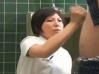 勃起しておしっこが出せない患者を手コキ抜き「いっぱい溜まってたみたいですね！」