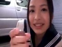 車の陰に隠れてフェラ抜き「口内発射したことある？」「…うん」かわいいお口に発射