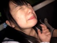 車内で制服娘にしゃぶらせ口内発射「おじさんの精子飲んでごらん？」頭を撫でられゴクリ