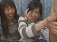 2人でセンズリお手伝い「わっ、わーっ！」予告なし発射！止まらない精子に笑いすぎな子たち