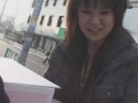 街でチ〇ポを見せられても笑ってる女性にヌキ依頼「急いでるんで..早く！」高速手コキ