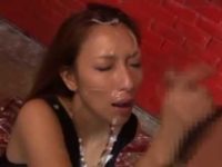 連続ぶっかけごっくん！お口を開けて待ってるのに額やら髪の毛やらに飛び散る精子