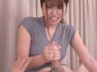 オナニーのお手伝い手コキ！仕方なく握るといきなりどぴゅどぴゅ発射