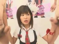 握手会でチ〇ポ出すファン「見て！見て！」顔に近づけられフェラチオ連続ぶっかけ