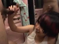 中国人美女にいきなりチ〇ポ「近い近い！」顔に近づけると上手にしゃぶっちゃう