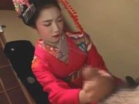 舞子さんに罰ゲームフェラで口内発射「堪忍しとくれやす..」2本目を握らせ手コキ発射