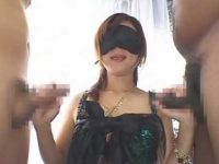 目隠ししてチ〇ポ選び「左が太いです..」デカチン黒人を選ぶと思わせて両方抜く【ほしのまき】