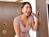 渋谷のギャル女子大生が壁ち○ぽの即ヌキに挑戦！いきなり顔まで飛んでくる大量精子