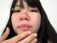 素人娘かなこちゃんの鼻観察・くしゃみ鼻水