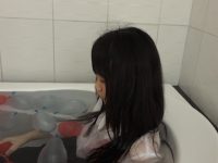 水風船風呂に入って…