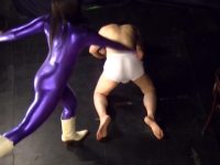 金蹴り射精（1）