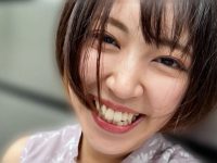 加賀美さらちゃんとリモバイ散歩！街中で絶頂恥○プレイ！