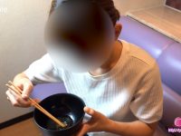 メガネの美女が飲尿食ザー初体験！ 尿＆精子そば完食するまでノーカット！
