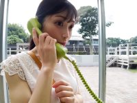 公衆電話ボックス360度 爆乳素人きき乳首チャレンジ ひなみさん（21歳・大学生）