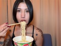 槐モナ様のスカゲロ地獄。身体中大量のゲロと黄金塗れにされスカ手コキで射精するマゾ