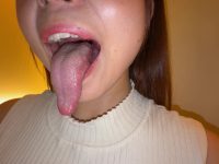 【個人撮影】赤城穂波の舌ブラシで「汚舌苔」採取